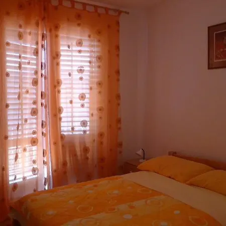 Daire Apartmani Suzy App 4 *